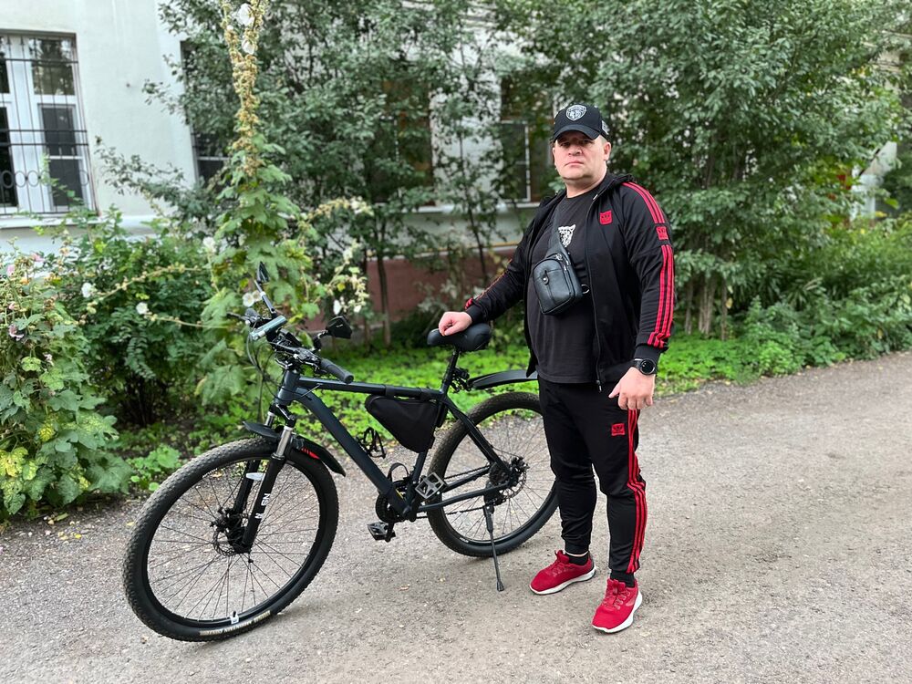  54675128  Denis, 41 ,    