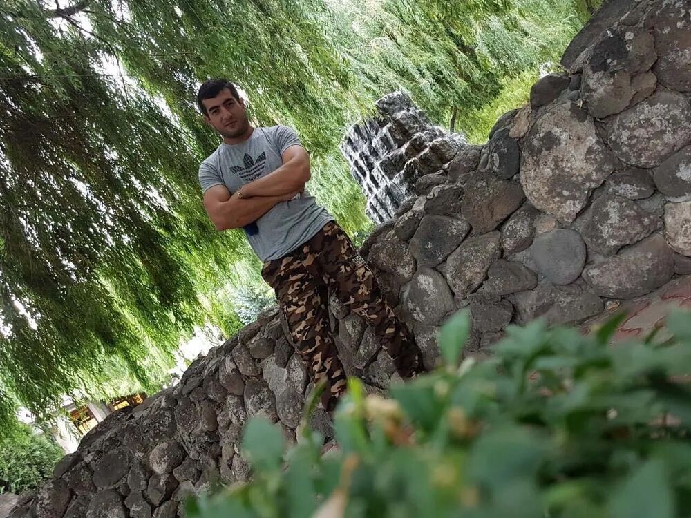  27054008  Narek, 35 ,    