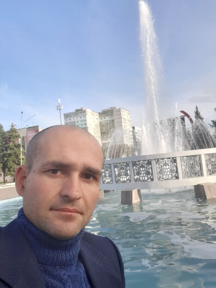  21550858  Marik, 42 ,    
