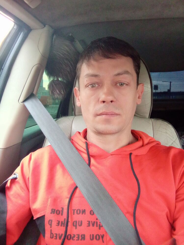  37525618  Pavel, 40 ,    