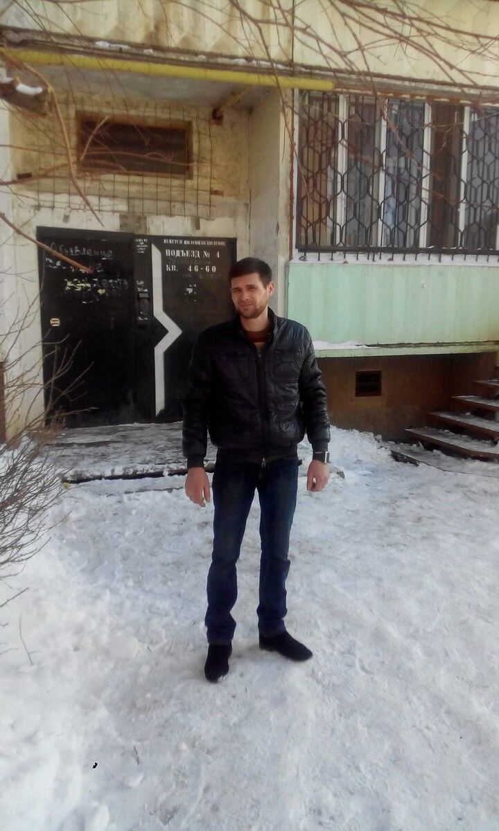  5734238  Vladimir, 37 ,    
