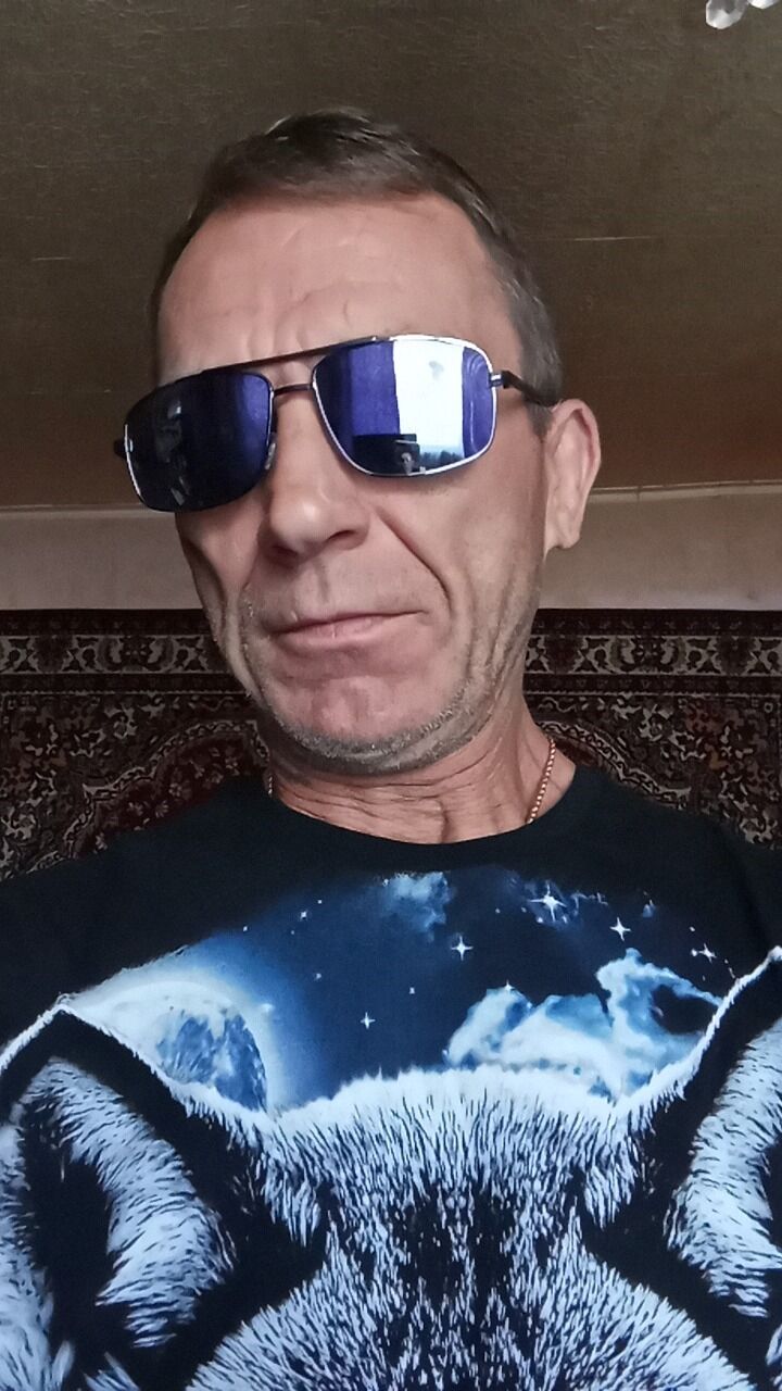  44670598  , 52 ,     