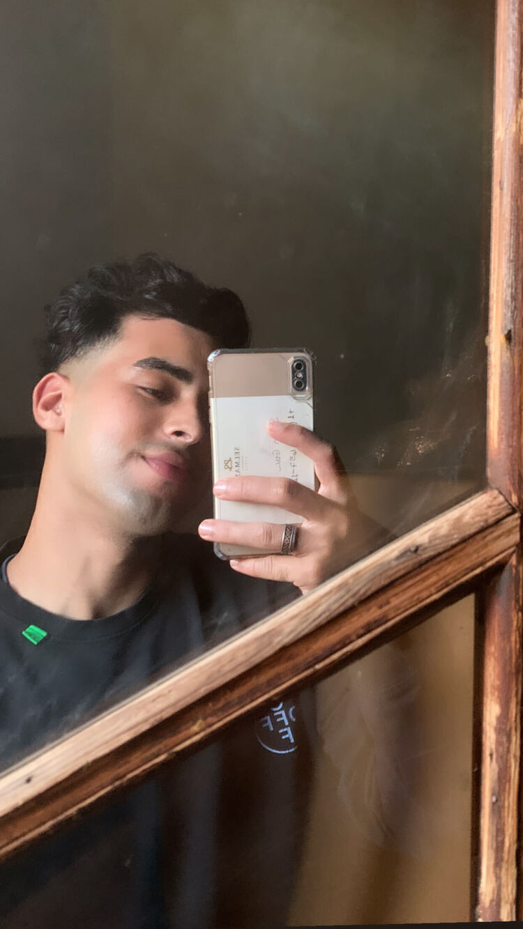  32848438  Simo, 23 ,    