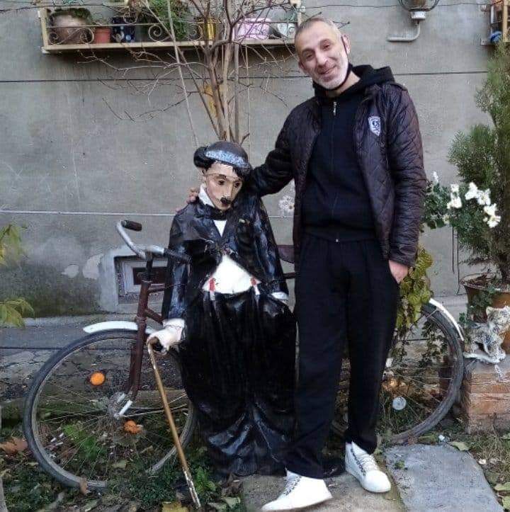  ,   Goga, 48 ,   ,   