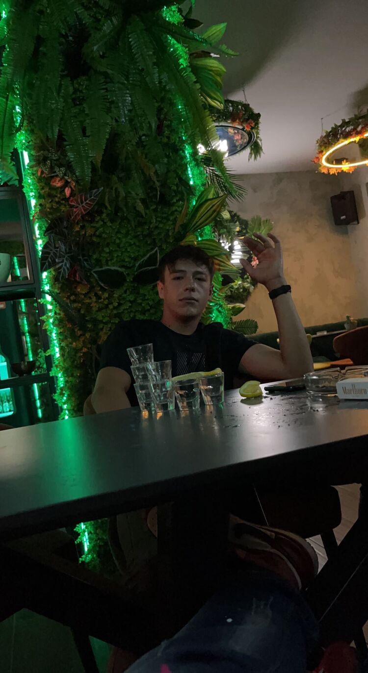  27686928  Emre, 21 ,    Tetovo