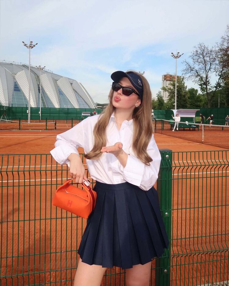  ,   Angelina, 28 ,   ,   