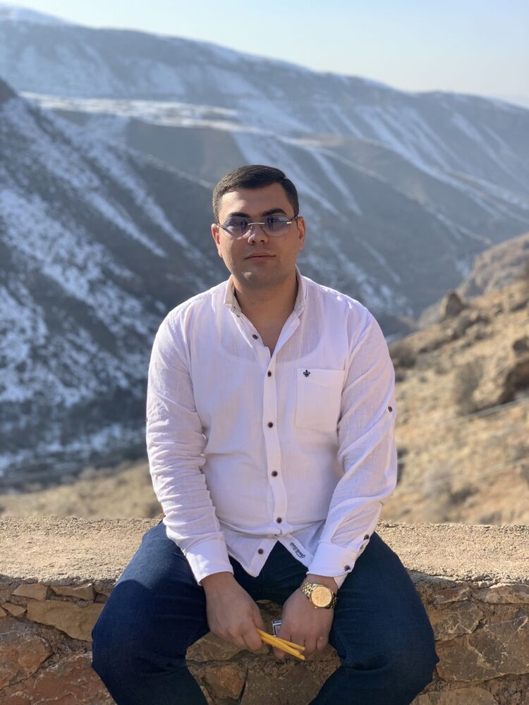  27510238  Narek, 28 ,    