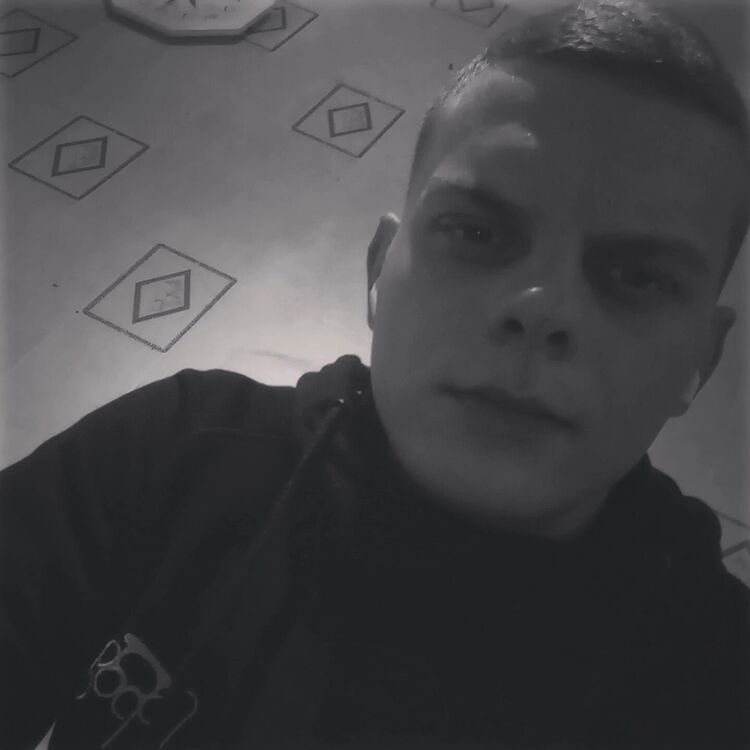  29762418  Bezzy, 27 ,    