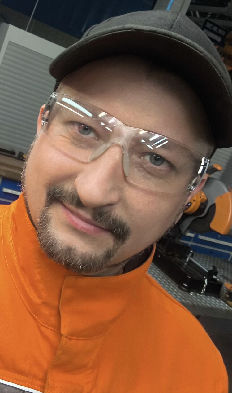  52589698  , 34 ,    