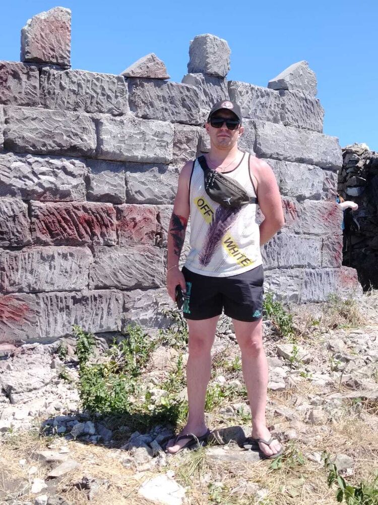  ,   Valentin, 33 ,   c 