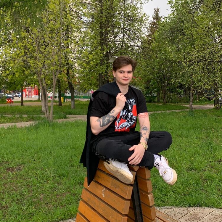 26747348  Igor, 28 ,    
