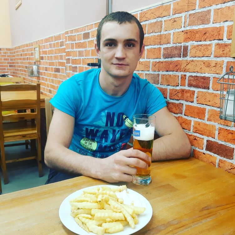  17819438  Michal, 27 ,    