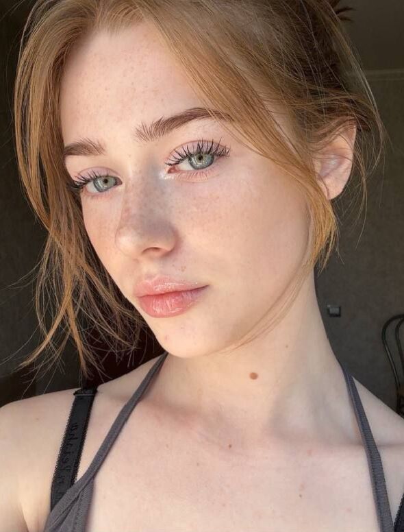  ,   Barbara, 22 ,   ,   
