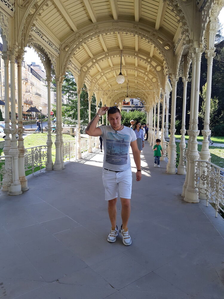  18770438  Pavel, 35 ,    Letnany