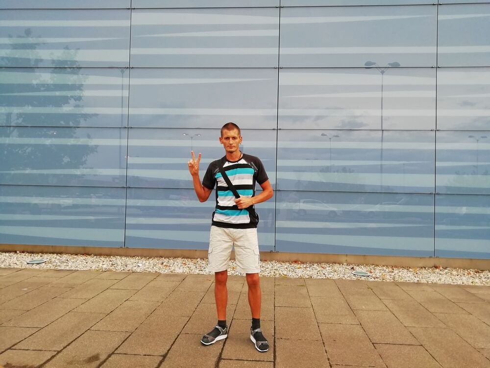  17038758  Alex, 33 ,    