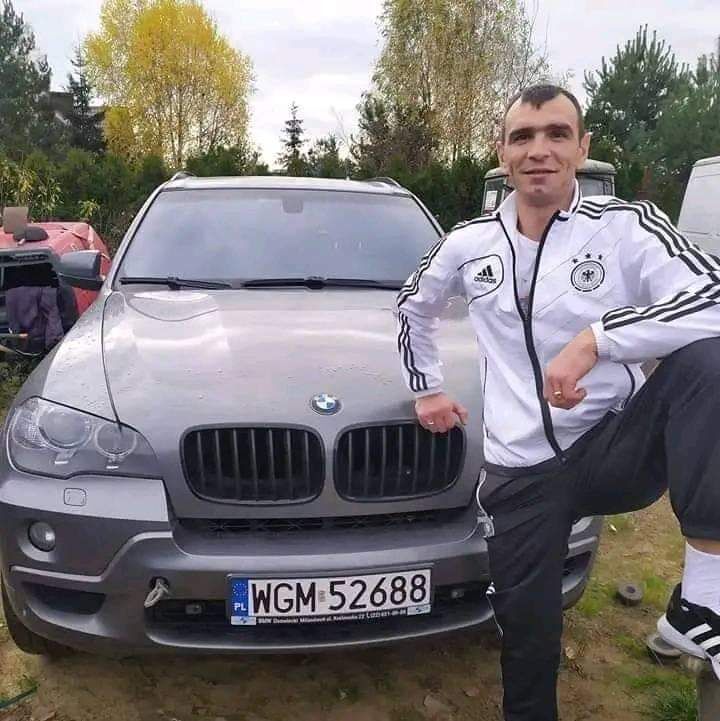  28465148  Sergiu, 37 ,    Praha