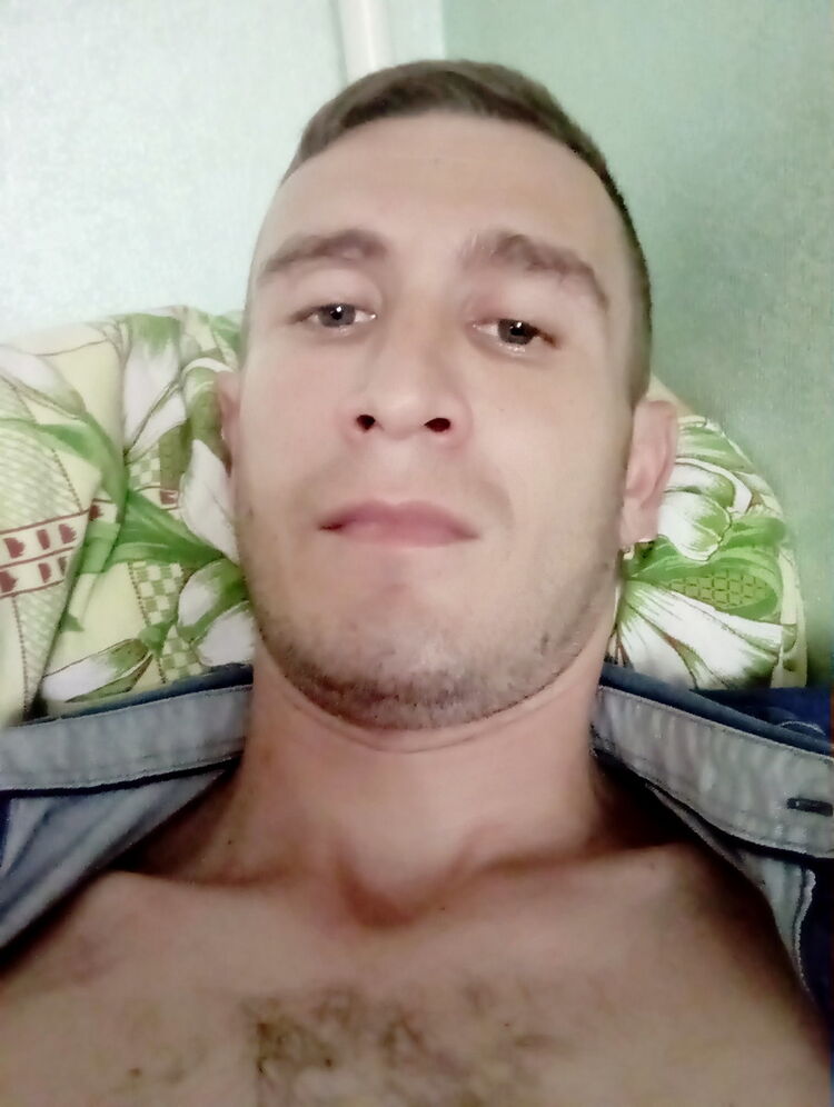  13377748  Pavlo, 41 ,    