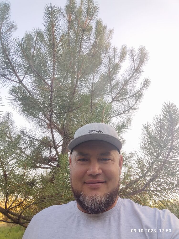  54515808  Maks, 37 ,    