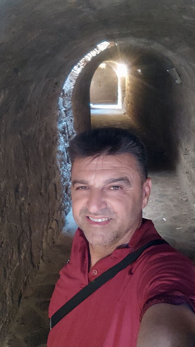  54197948  Fuat, 45 ,    