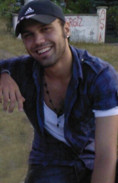  18703588  Berk tezcan, 39 ,    