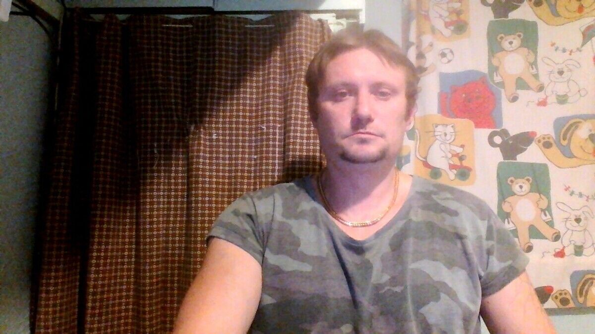  22296758  Andrej, 45 ,    