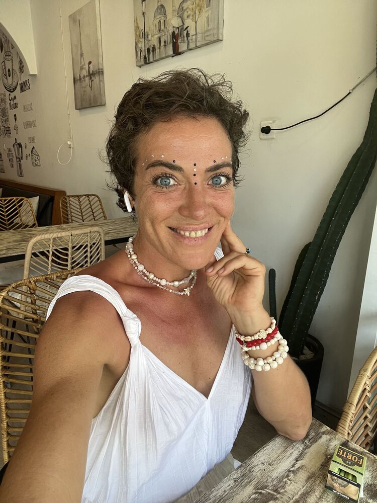  46667588  , 42 ,    Kuta