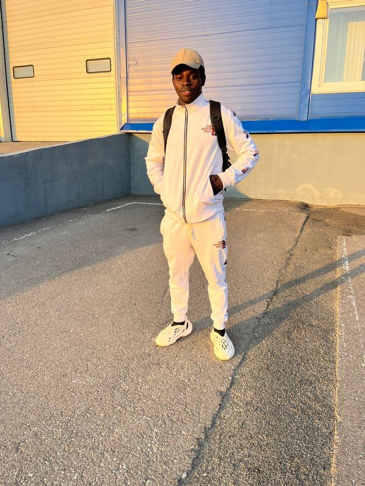  35110398  Akpovo, 35 ,    