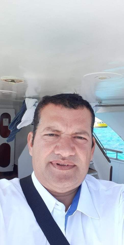  24002758  Younes, 51 ,    