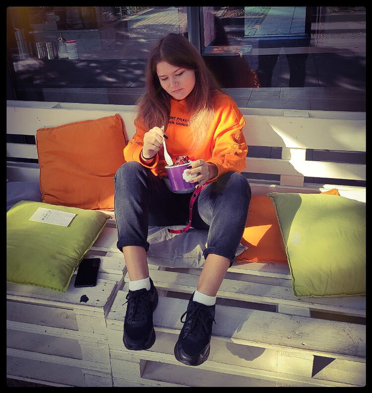  17890958  Sveta, 24 ,    