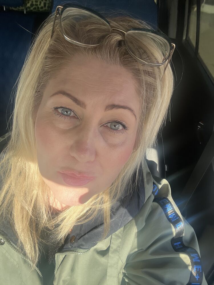  52697238  Anna, 48 ,    