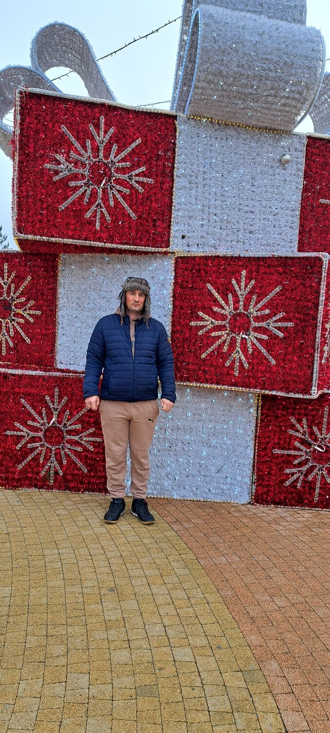  39900848  Sergiu, 39 ,    