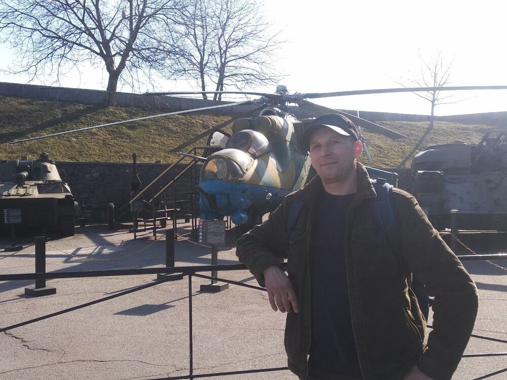  ,   Viktor, 48 ,     , c 