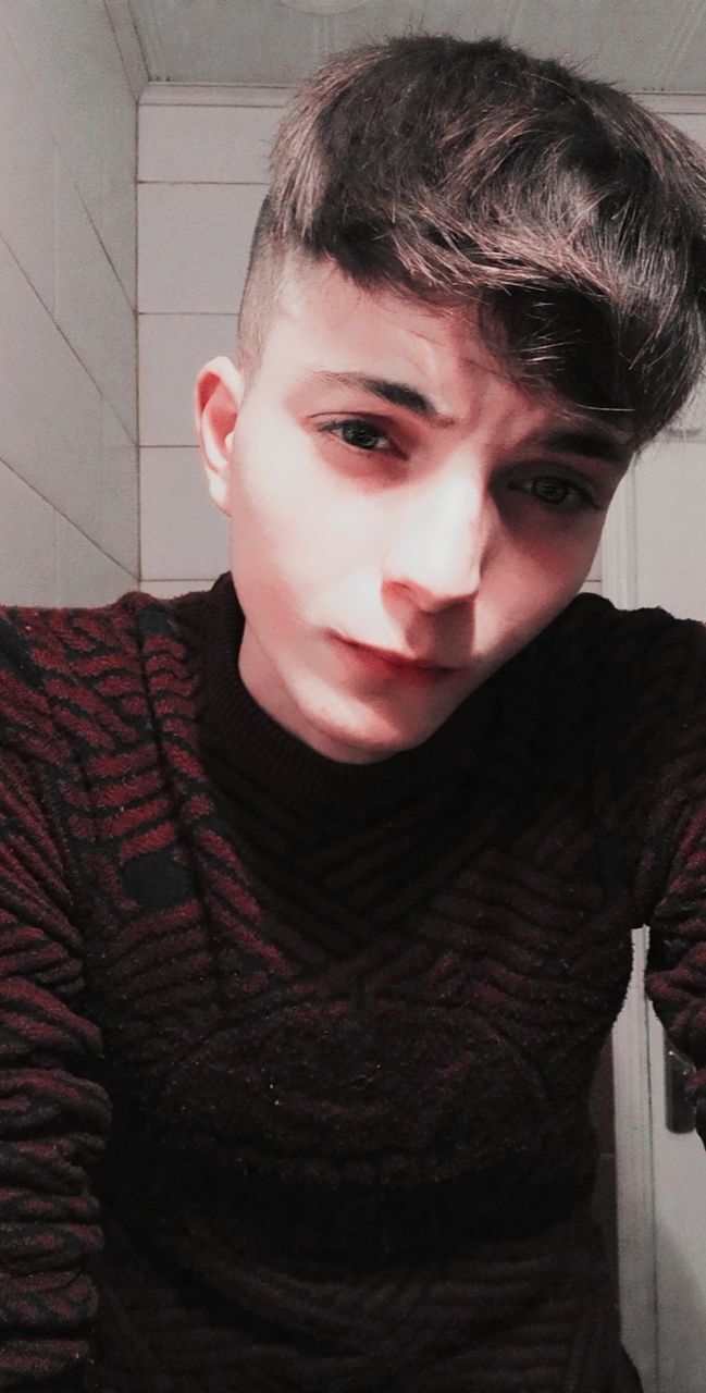  35896178  Paul Anderse, 25 ,    
