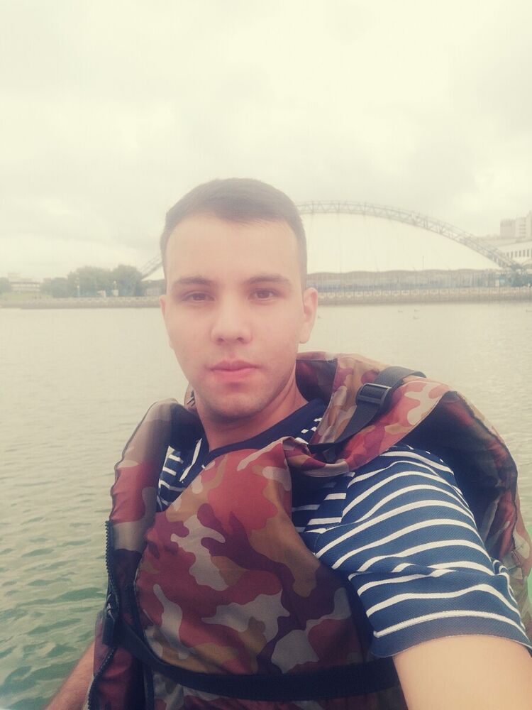  22182408  Ali, 26 ,    