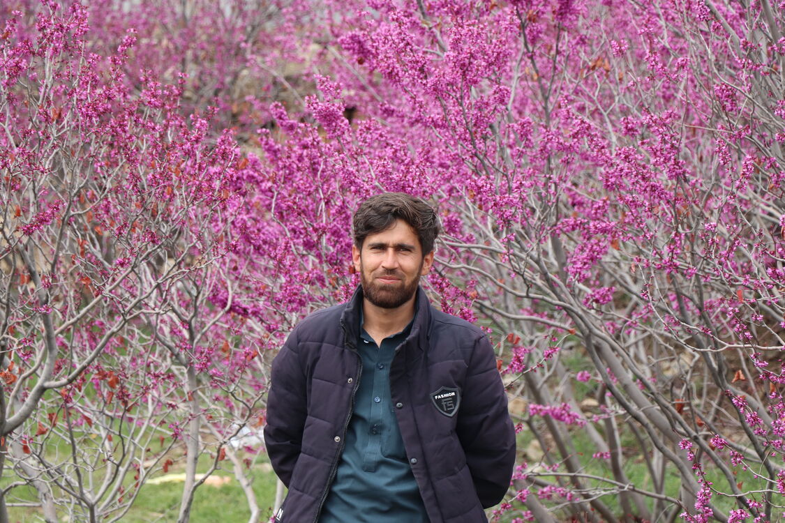  25657748  Ahmad, 33 ,    