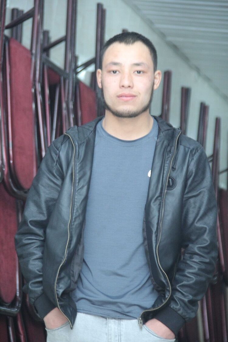  21294318  Chynybek, 27 ,    