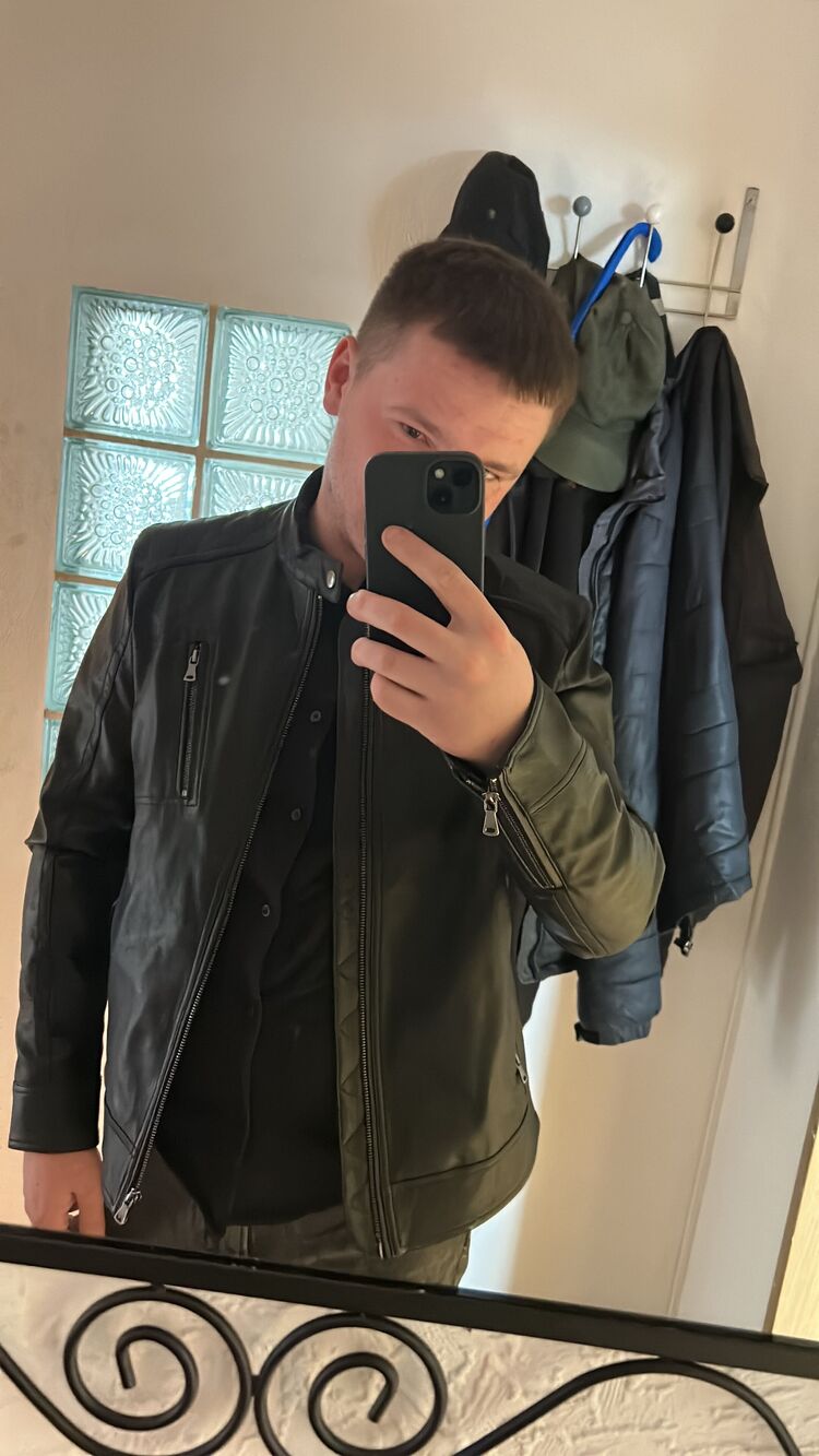  34989668  Bohdan, 25 ,    La Wantzenau