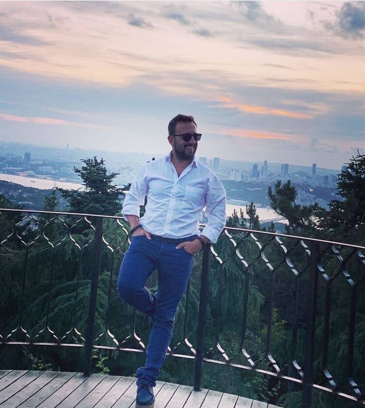  46521858  Sedat, 40 ,    