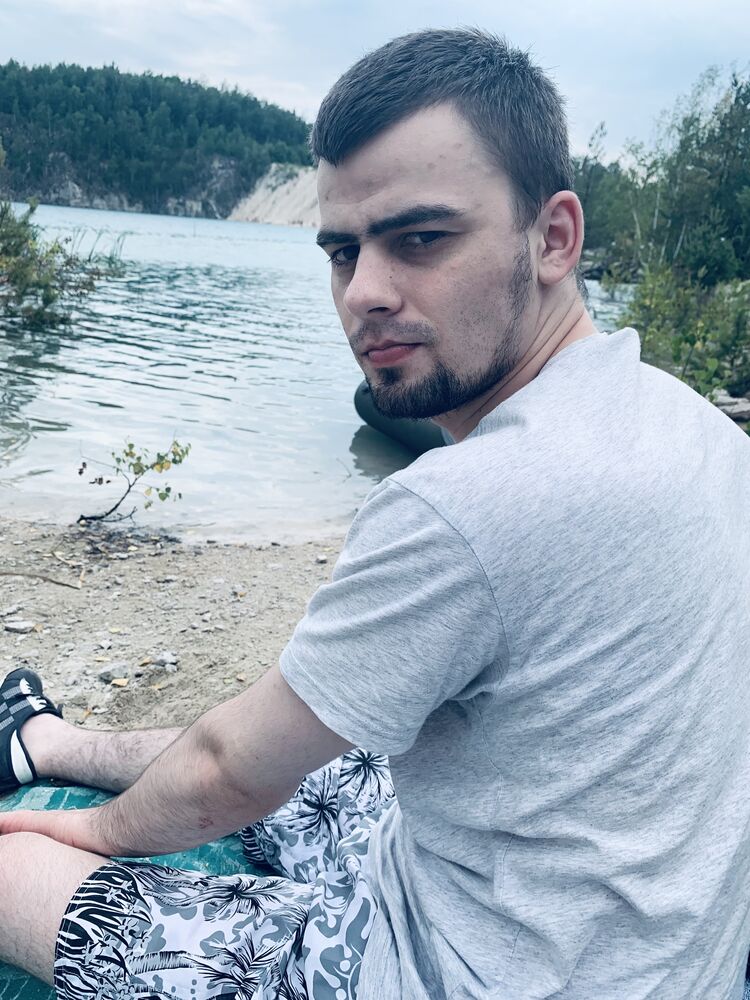  26780588  Viktor, 31 ,    