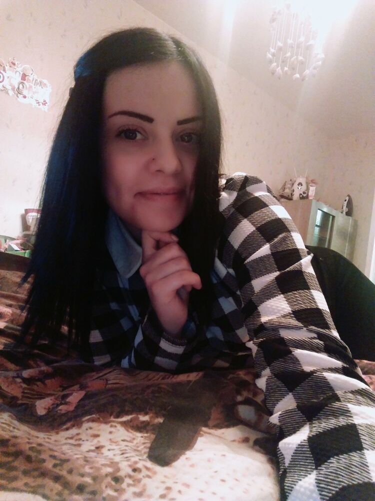  9438638  Viktoria, 33 ,    