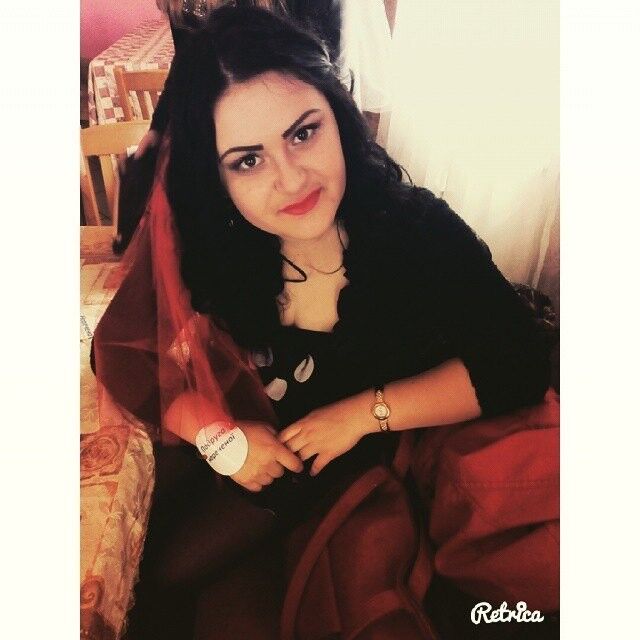  ,   Julia, 29 ,  