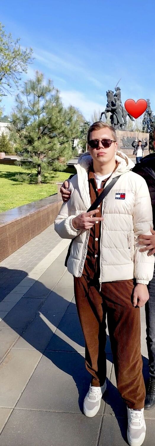  47300768  Alex, 23 ,    --