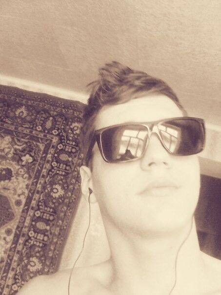  6874518  Vlad, 27 ,    
