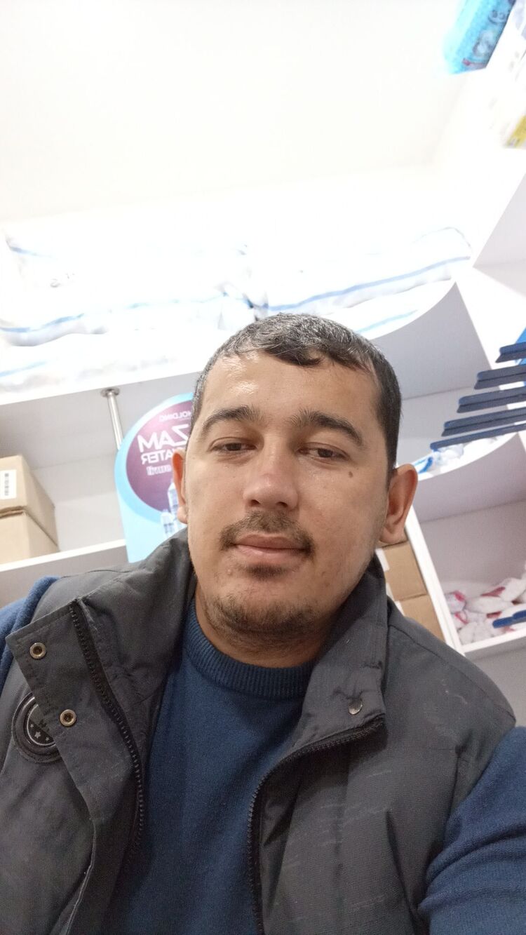  47366508  F, 33 ,    