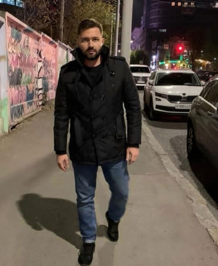  40476028  Dmitry, 37 ,    