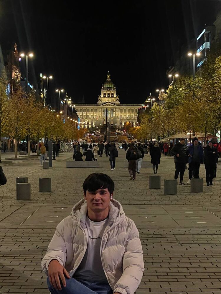  ,   Lochinbek, 21 ,   ,   