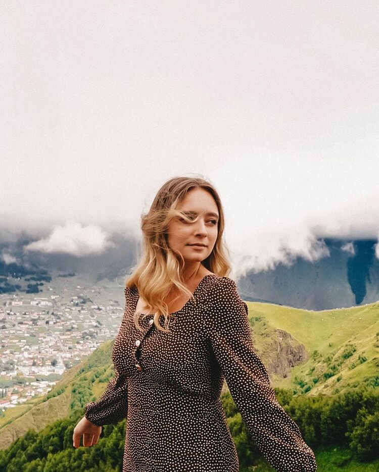  24137748  Anna, 31 ,    