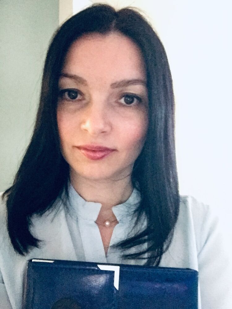  ,   Lana, 44 ,   c 