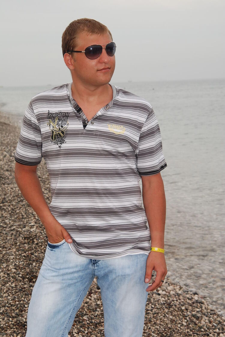  36679038  Denis, 40 ,    