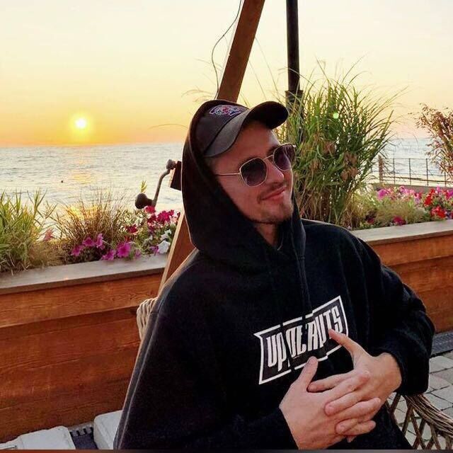  44743608  Alex, 31 ,    